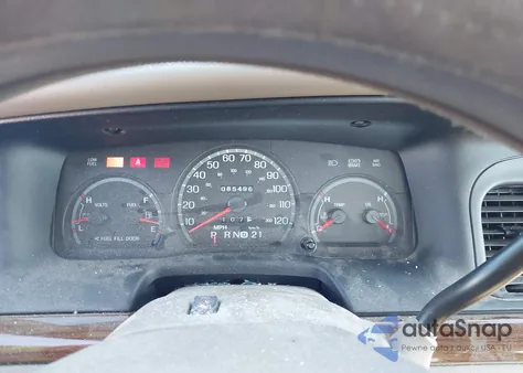 2005 Ford Crown Victoria Standard z USA, uszkodzony, nr VIN 2FAFP73W95X117153